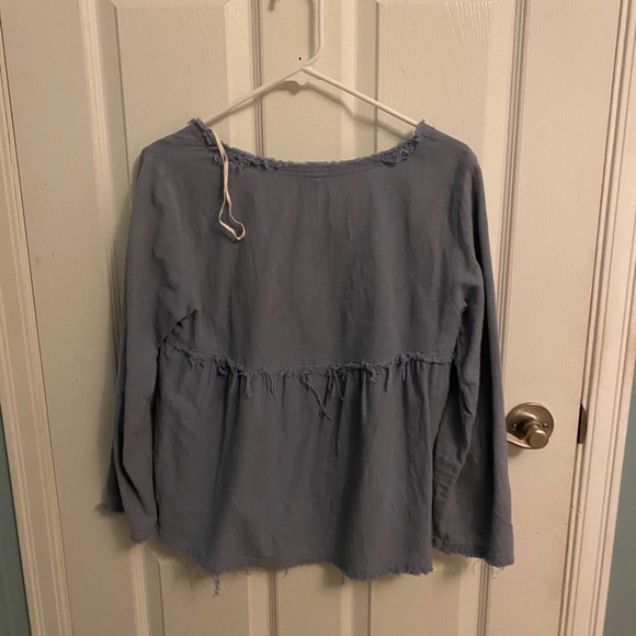 Baby blue blouse with frayed hems - Picture 5 of 5